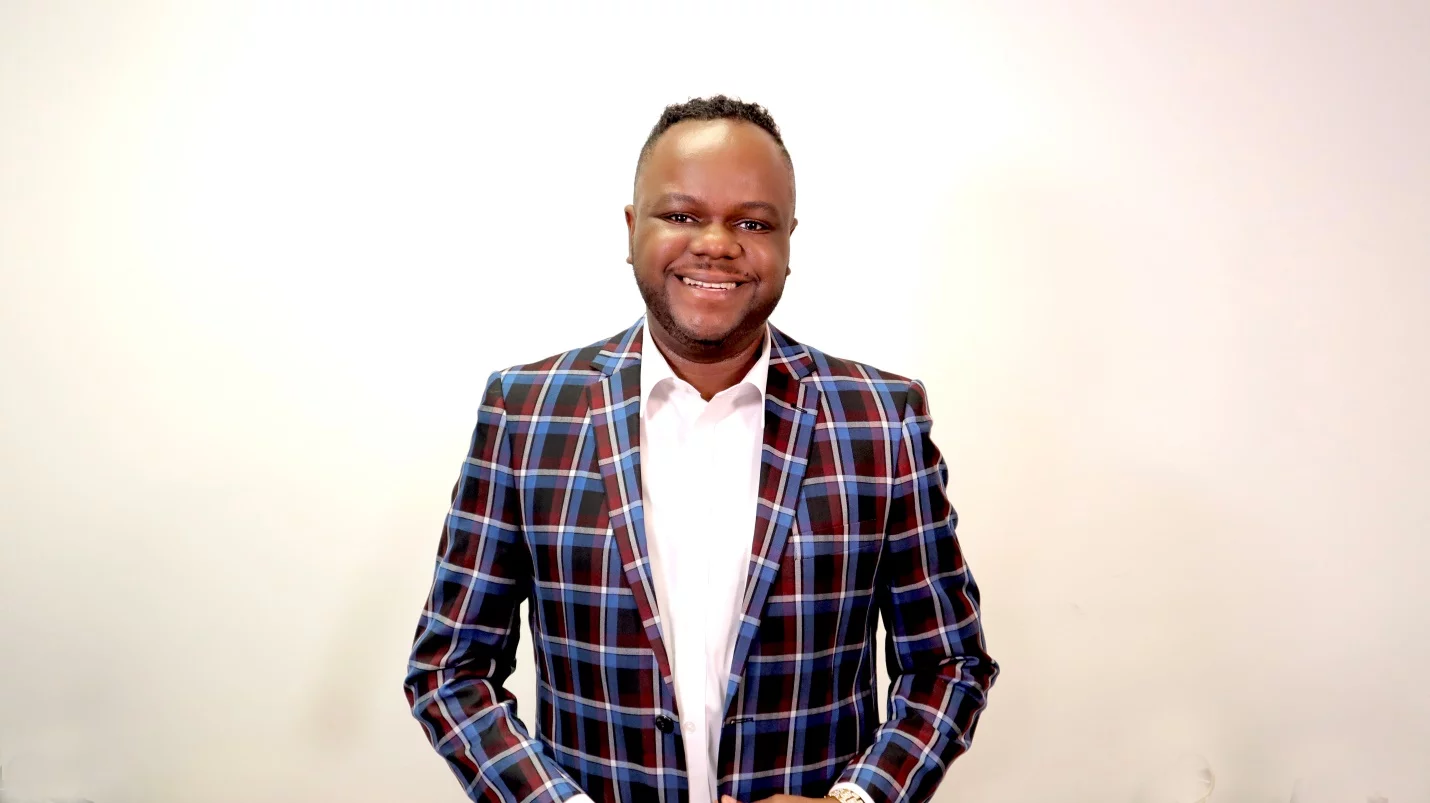Meet Uyi Abraham, The Founder of VONZA, $50K/Month